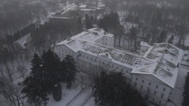 Widok z drona do miasta Nizhyn w Czernihowie zimą — Wideo stockowe