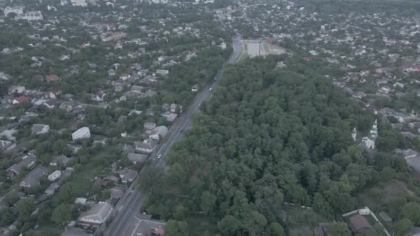 从无人驾驶飞机到乌克兰切尔尼赫夫市的航空观 — 图库视频影像