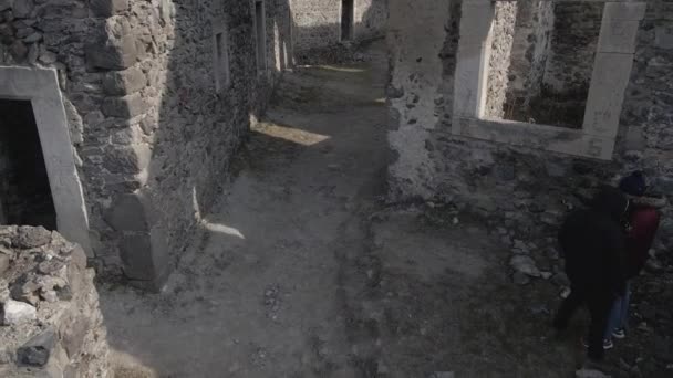 Вид с беспилотника Невицкого замка в Ужгороде — стоковое видео
