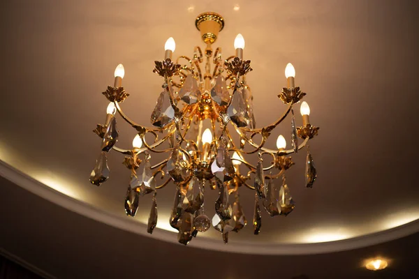 Expensive Exquisite Crystal Chandelier Victorian Style Indoor — Stock Photo, Image