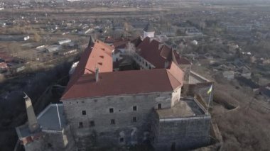 Bir İHA 'dan Mukachevo' daki Palanok kalesine hava görüntüsü