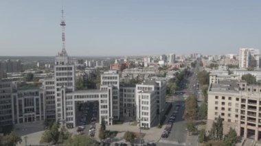 İHA 'dan Kharkov şehrine öğleden sonra hava bulutlu ve açık havada hava görüntüsü