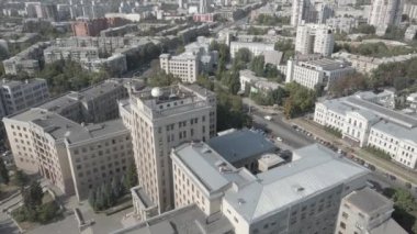 İHA 'dan Kharkov şehrine öğleden sonra hava bulutlu ve açık havada hava görüntüsü