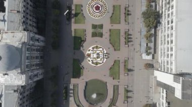 İHA 'dan Kharkov şehrine öğleden sonra hava bulutlu ve açık havada hava görüntüsü