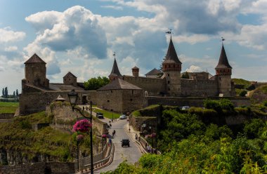 Kamianets-Podilskyi 'deki eski ortaçağ şatosu.