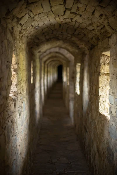 El antiguo castillo medieval hecho con tono desde el interior —  Fotos de Stock