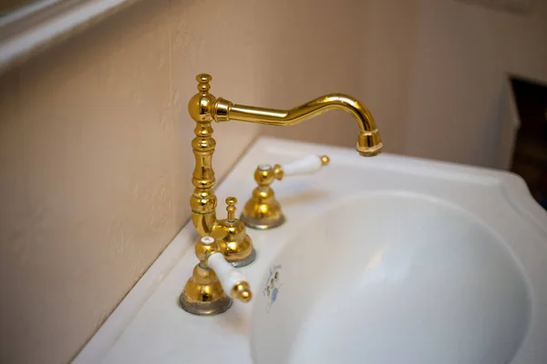 Salle de bain moderne avec décoration design — Photo