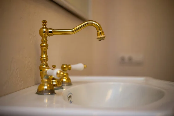 Salle de bain moderne avec décoration design — Photo