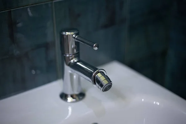 Washbasin with a sink in a modern bathroom — Fotografia de Stock