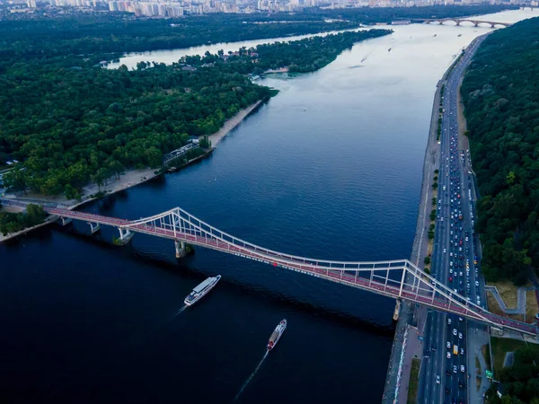 Aerial view from a drone to the center of Kiev in the evening — Stockfoto
