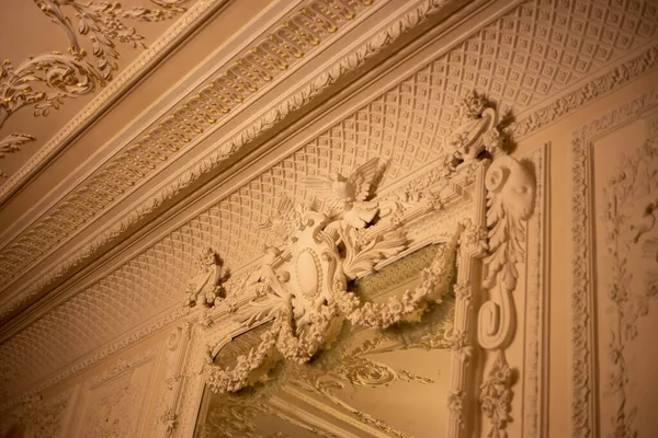 Exquisito diseño interior del apartamento en estilo victoriano. Decoración clásica — Foto de Stock