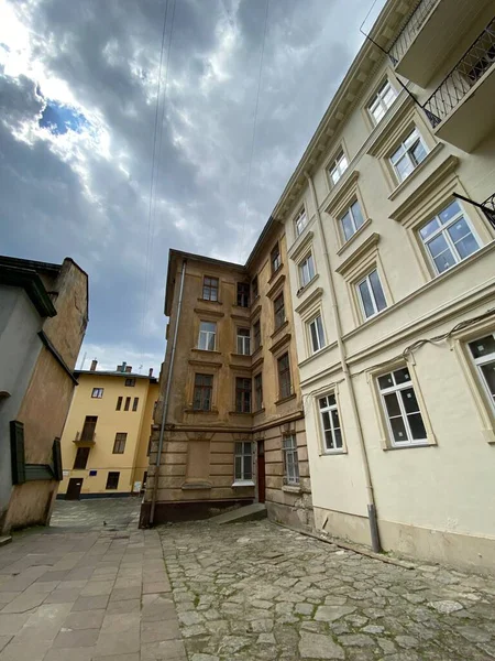 乌克兰西部现代化城市利沃夫，有着古老的欧洲建筑 — 图库照片