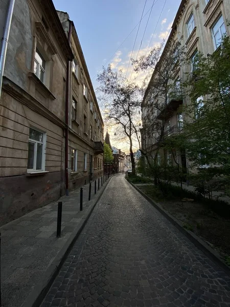 Moderní město Lvov na západní Ukrajině se starobylou evropskou architekturou — Stock fotografie