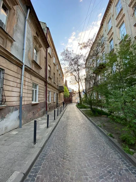 De moderne stad Lviv in het westen van Oekraïne met oude Europese architectuur — Stockfoto