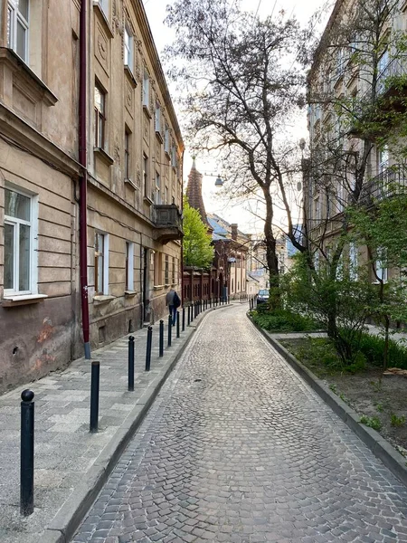 Moderní město Lvov na západní Ukrajině se starobylou evropskou architekturou — Stock fotografie