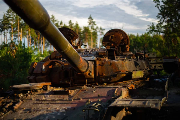 stock image The destroyed and burned modern tank of the russian army in Ukraine in the war in 2022