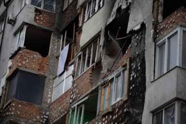 2022 yılında Rusya 'nın Ukrayna' yı işgalinden sonra Irpen 'deki yerleşim binaları yıkıldı ve hasar gördü.