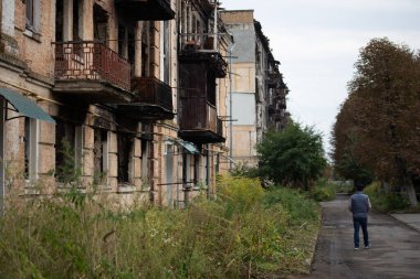 Gostomel, Kyiv Oblastı, Ukrayna 2022: Rusya 'nın Ukrayna' yı işgalinden sonra yıkık bir şehir
