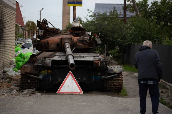 Irpen, Ukrayna 2022: Bucha, Kiev bölgesinde imha edilen tank
