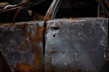 Gostomel, Kiev bölgesinde bir grup hurda ve yanmış sivil araba.