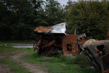 Gostomel, Kiev bölgesinde bir grup hurda ve yanmış sivil araba.