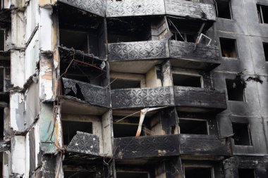 Rusya 'nın Ukrayna' yı işgalinden sonra Kiev bölgesindeki Borodyanka şehrindeki çok katlı binaları yıktı