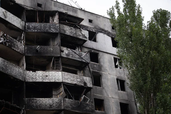 在俄罗斯入侵乌克兰之后 在基辅地区Borodyanka市被毁的多层楼房 — 图库照片