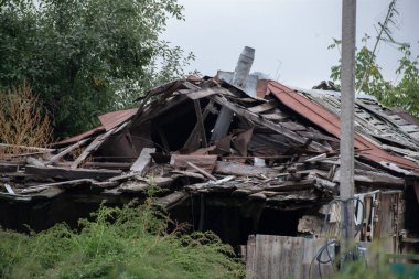 Rusya 'nın Ukrayna' yı işgalinden sonra Kiev bölgesindeki Borodyanka şehrindeki çok katlı binaları yıktı