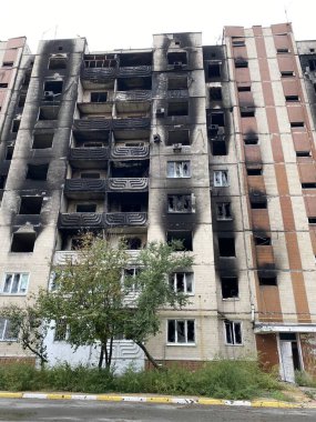 Rusya 'nın Ukrayna' yı işgalinden sonra Irpen 'deki yerleşim alanlarının yıkılması ve hasar görmesi