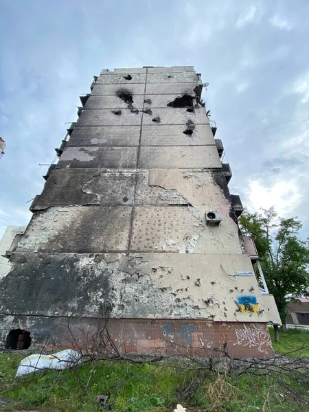 Edifícios Residenciais Destruídos Danificados Irpen Após Invasão Russa Ucrânia — Fotografia de Stock