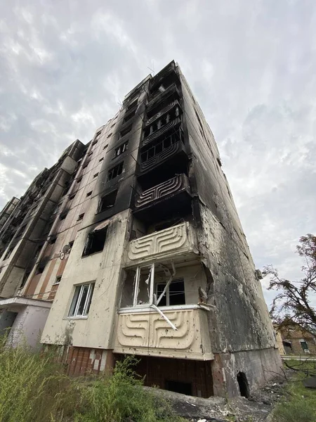 Edifícios Residenciais Destruídos Danificados Irpen Após Invasão Russa Ucrânia Após — Fotografia de Stock