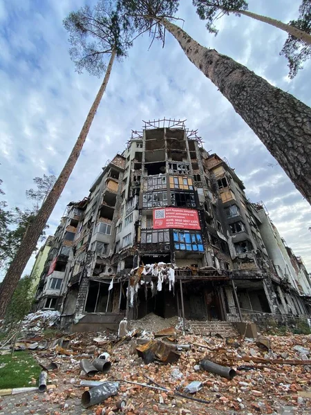 Rusya 'nın Ukrayna' yı işgalinden sonra Bucha 'daki yerleşim alanlarının yıkılması ve hasar görmesi