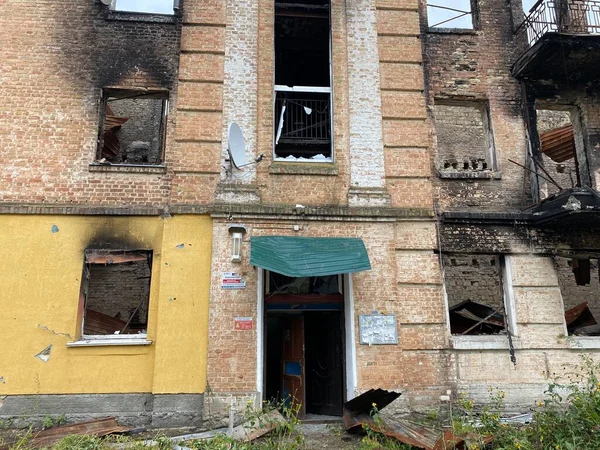 Rusya 'nın Ukrayna' yı istila etmesinden sonra Gostomel 'deki yerleşim yerleri yıkıldı ve hasar gördü.