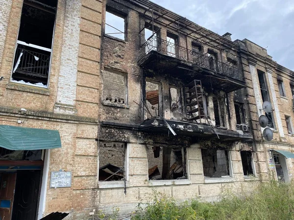 Rusya 'nın Ukrayna' yı istila etmesinden sonra Gostomel 'deki yerleşim yerleri yıkıldı ve hasar gördü.