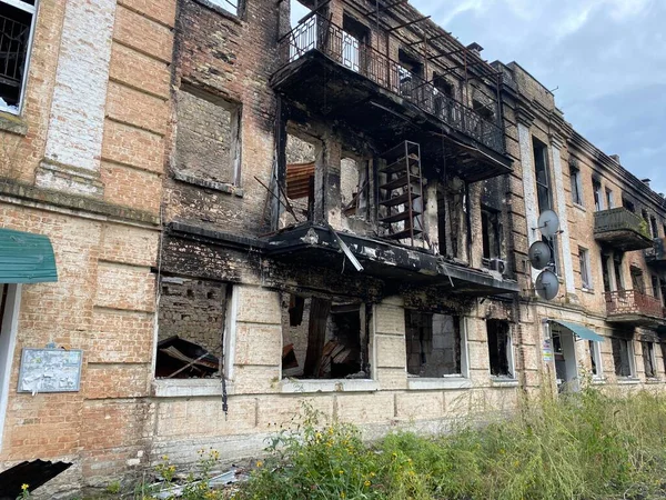 Rusya 'nın Ukrayna' yı istila etmesinden sonra Gostomel 'deki yerleşim yerleri yıkıldı ve hasar gördü.