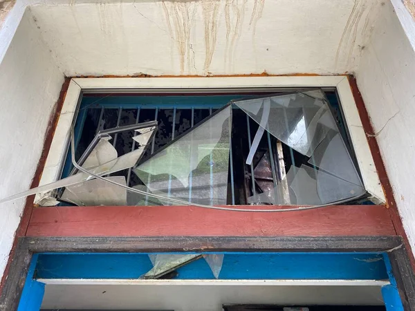 Rusya 'nın Ukrayna' yı işgalinden sonra Irpen 'deki yerleşim alanlarının yıkılması ve hasar görmesi