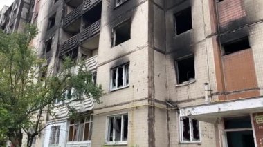 Rusya 'nın Ukrayna' yı işgalinden sonra Irpen 'deki yerleşim alanlarının yıkılması ve hasar görmesi