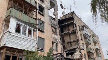 Rusya 'nın Ukrayna' yı istila etmesinden sonra Gostomel 'deki yerleşim yerleri yıkıldı ve hasar gördü.