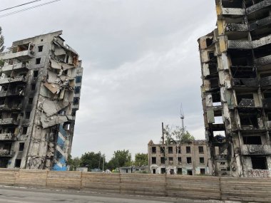 Rusya 'nın Ukrayna' yı işgalinden sonra Borodyanka 'daki yerleşim alanlarının yıkılması ve hasar görmesi