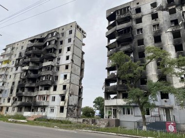 Rusya 'nın Ukrayna' yı işgalinden sonra Borodyanka 'daki yerleşim alanlarının yıkılması ve hasar görmesi