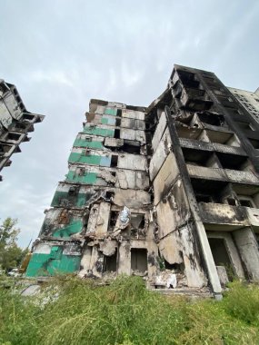 Rusya 'nın Ukrayna' yı işgalinden sonra Borodyanka 'daki yerleşim alanlarının yıkılması ve hasar görmesi