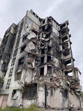 Rusya 'nın Ukrayna' yı işgalinden sonra Borodyanka 'daki yerleşim alanlarının yıkılması ve hasar görmesi