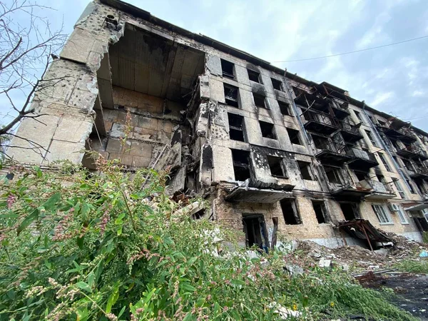 ストライキ後のロシアのウクライナ侵攻後のゴストメルの住宅の破壊と損傷 — ストック写真