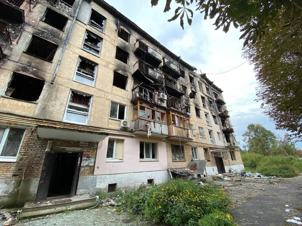 ロシアのウクライナ侵攻後のゴストメルの住宅建築物の破壊と損傷 — ストック写真