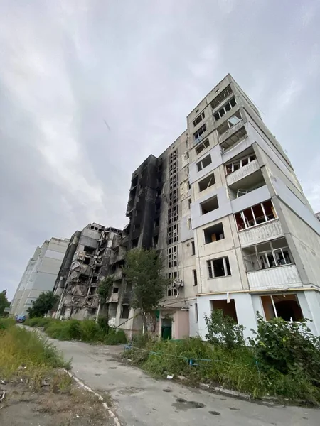 Förstörda Och Skadade Bostadshus Borodyanka Efter Ryska Invasionen Ukraina Efter — Stockfoto