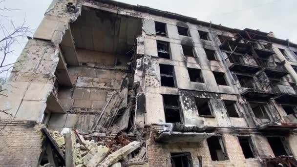 Zniszczone Zniszczone Budynki Mieszkalne Gostomelu Inwazji Rosjan Ukrainę Srtrikes — Wideo stockowe