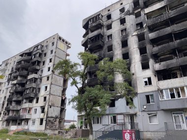 Rusya 'nın Ukrayna' yı işgalinden sonra Borodyanka 'daki yerleşim alanlarının yıkılması ve hasar görmesi