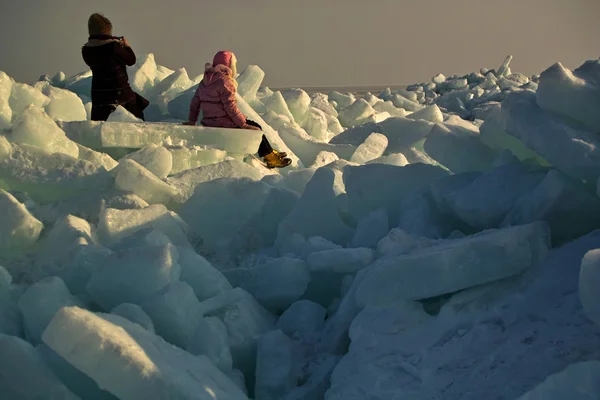 People on an ice floe — Stock Photo, Image