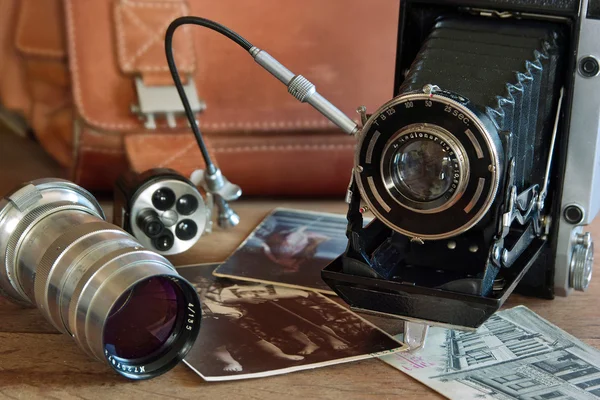 老式相机和复古物品 免版税图库照片