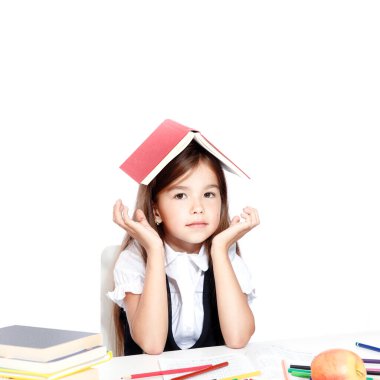 Okula dönelim. Eğitim, okuma ve öğrenme kavramı.